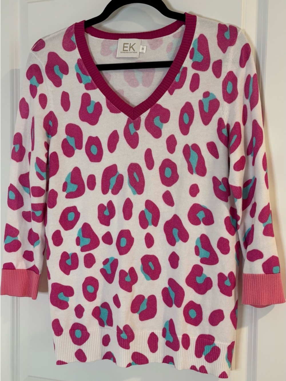 EK by Eileen Kimmer Pink & Teal Leopard Print V-Neck Sweater